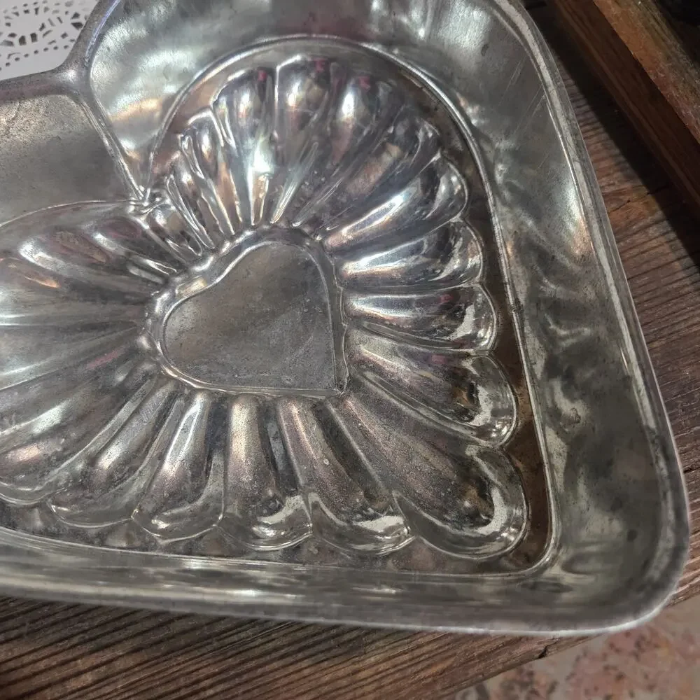ANTIQUE Tin HEART Tart Candy MOLDS Old DARK PATINA FARM House